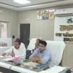 सफाई कर्मियों की वार्डवार उपस्थिति एवं कार्यों की होगी नियमित मॉनिटरिंग, डोर-टू-डोर कूड़ा उठान की भी होगी जांच:जिलाधिकारी