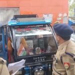 सुरक्षा व्यवस्था को लेकर पुलिस का बड़ा कदम, ई-रिक्शाओं की हुई मैपिंग.एसपी चिरंजीव नाथ सिन्हा के निर्देशन में चला अभियान .एएसपी रामानंद कुशवाह और सीओ सिटी हिमांशु माथुर रहे मौजूद