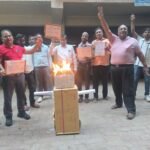 व्यापार मंडल द्वारा यूपीआई ट्रांजिशन चार्ज का पुतला फूंका गया आक्रोश जताया