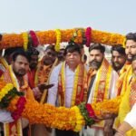 हाथरस में महर्षि वाल्मीकि प्रकटोत्सव पर निकली भव्य प्रभात फेरी, अध्यक्ष अमरदीप कमल ने दिया नशा मुक्ति और शिक्षा का संदेशउद्घाटन करता राजेश सिंह गुड्डू सांसद प्रतिनिधि जिला महामंत्री भाजपा एवं वरिष्ठ भाजपा नेता प्रेम बिहारी चैटर्जी .मुख्य अतिथि प्रवीण खंडेलवाल एवं रत्नेश रतन रहे